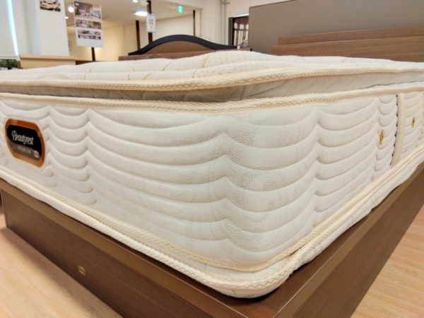 シモンズ ゴールデンバリューピロートップ AA21221 – 商品カタログ